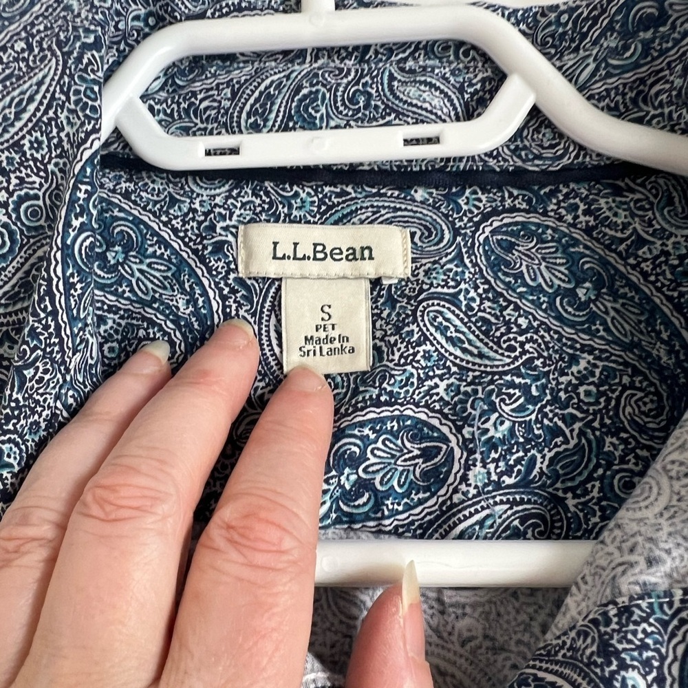 L.L. Bean Blue & White Paisley Button-Down Shirt – Soft Cotton Stretch small - Picture 3 of 6